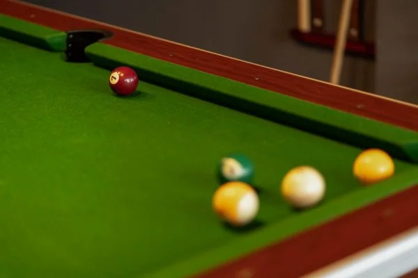 snooker table balls